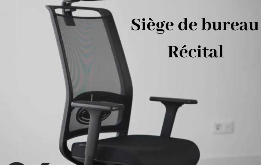 Siège ergonomique Récital installé dans un espace de bureau, montrant comment il se complète avec un bureau et d’autres meubles de travail. Le siège est positionné pour démontrer sa capacité à améliorer le confort et la posture en environnement professionnel.