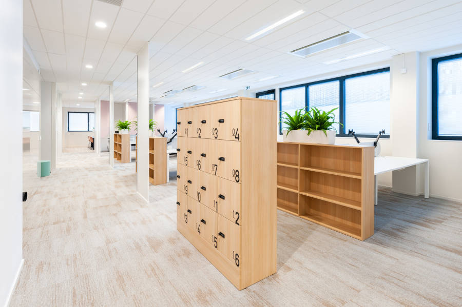 Améliorez l'efficacité de votre bureau avec le casier KAZE de Spark Office. Sa construction solide et ses options de personnalisation vous permettent de répondre aux besoins spécifiques de votre équipe.