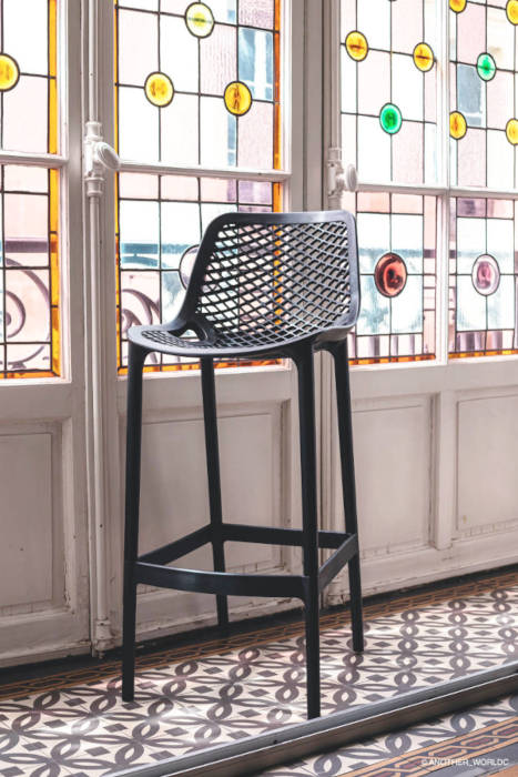 Étude de cas Fuel IT : Le tabouret I-aera de Spark Office a été choisi pour ses caractéristiques uniques de design et de confort. Ce tabouret est parfait pour les espaces de travail flexibles et les environnements de collaboration. Il permet une mobilité facile tout en offrant un confort optimal, idéal pour les zones de pause ou les postes de travail partagés.