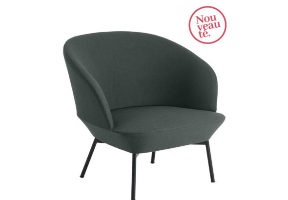 Fauteuil Cosmo, affichant un design moderne par sa couleur verte et son piètement 4 pieds et confortable avec des lignes épurées et un rembourrage généreux. Ce fauteuil est idéal pour les espaces d'accueil et de détente, offrant une assise élégante et accueillante.